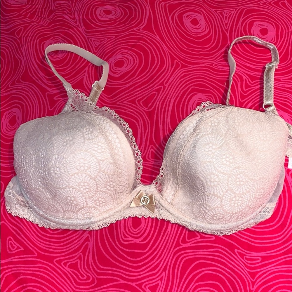 Chantelle 34D neutral peach lace bra